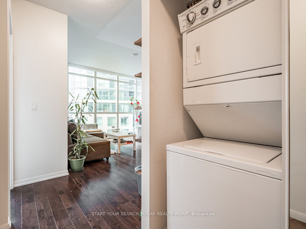 215 Fort York Blvd, #710