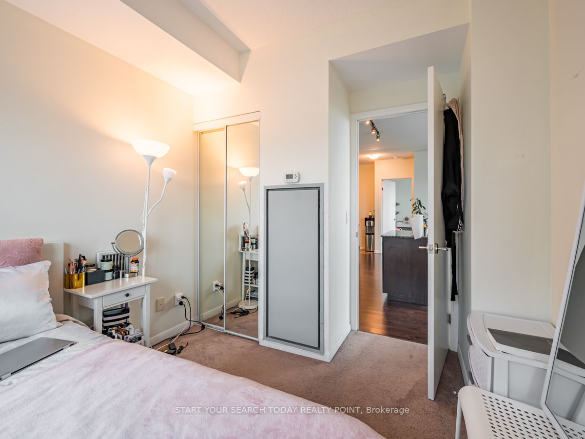 215 Fort York Blvd, #710