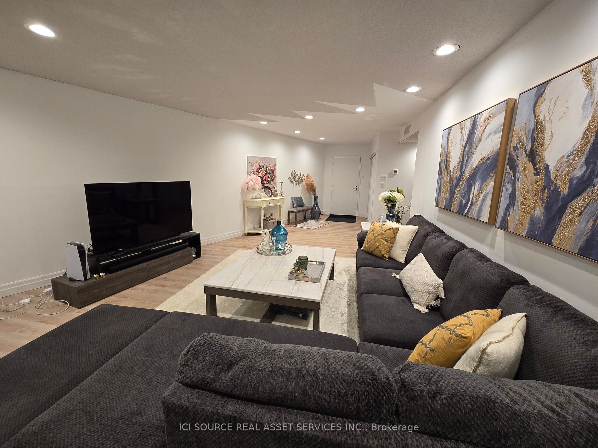 65 Harbour Square, #604