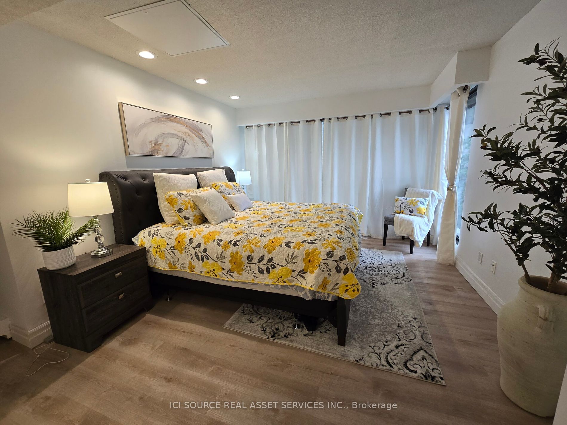 65 Harbour Square, #604