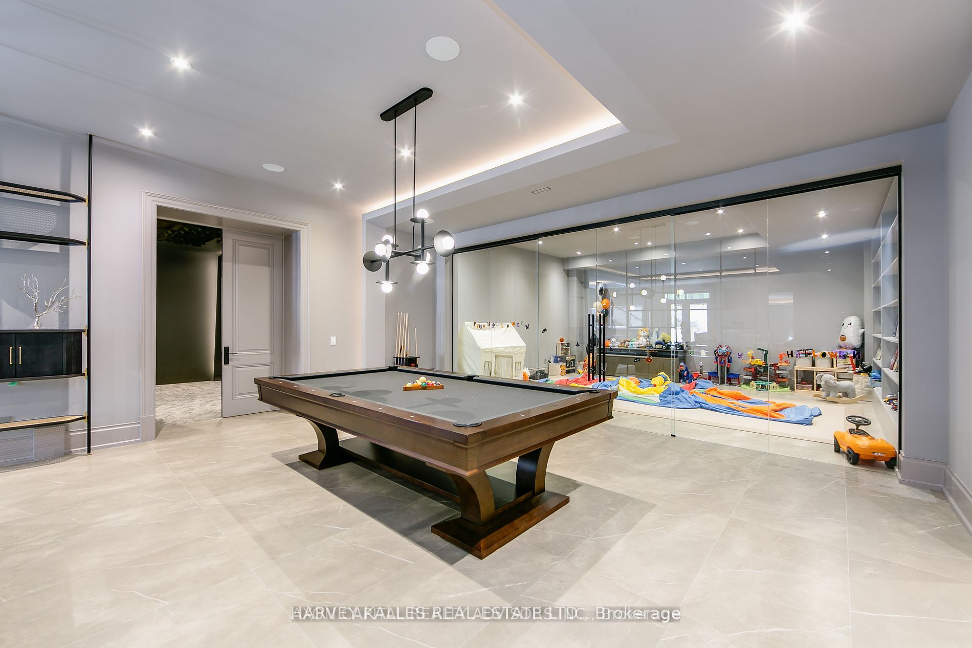 17 Chieftain Cres