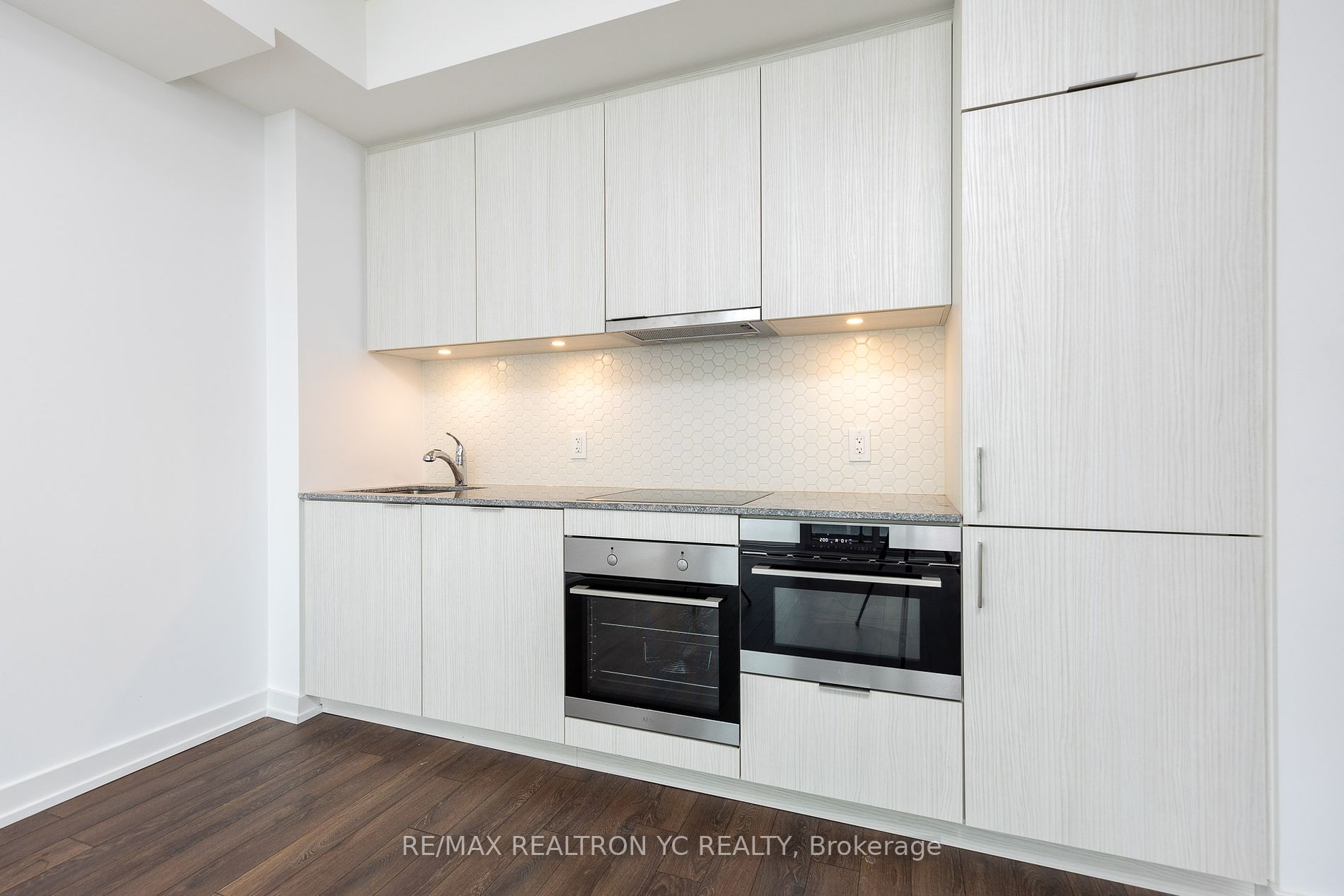 158 Front St E, #1616
