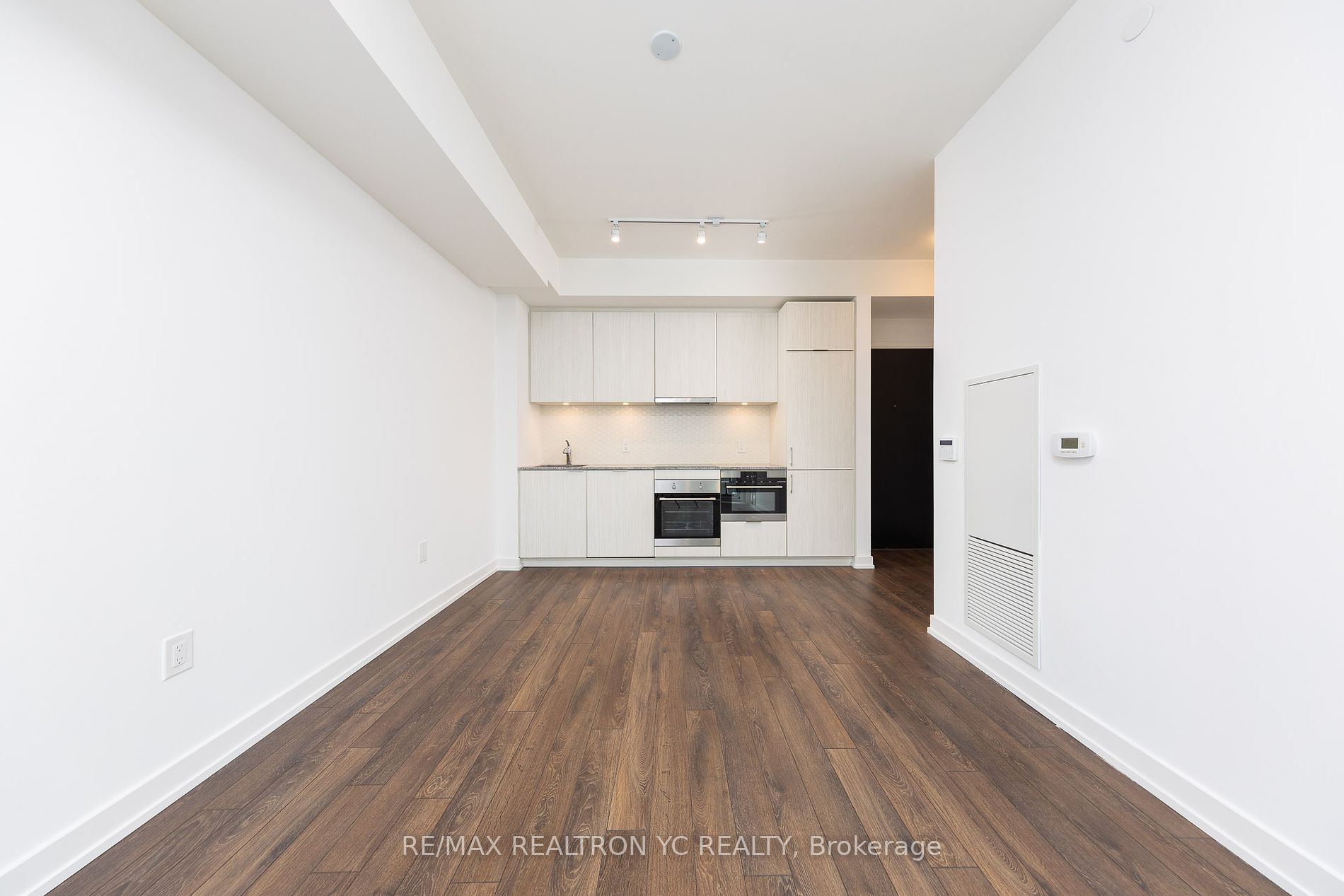 158 Front St E, #1616