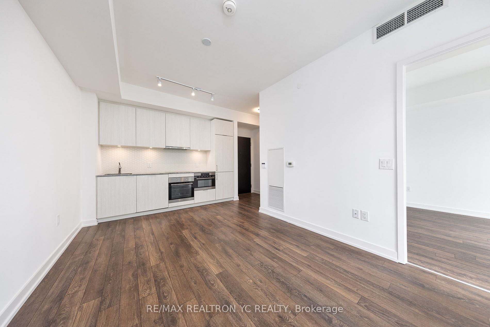 158 Front St E, #1616