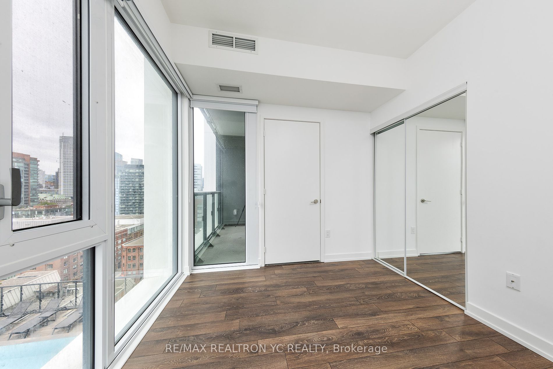 158 Front St E, #1616