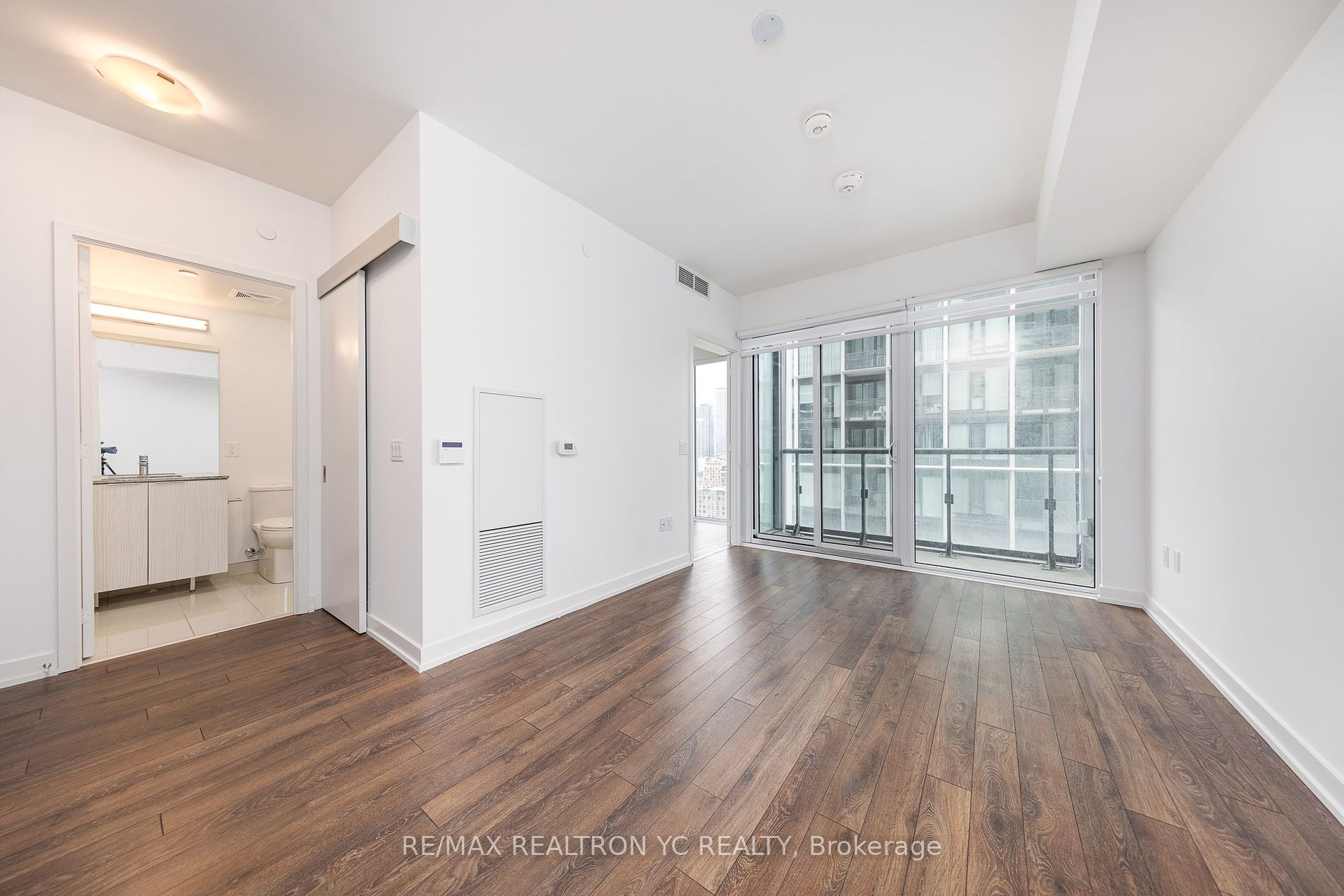 158 Front St E, #1616