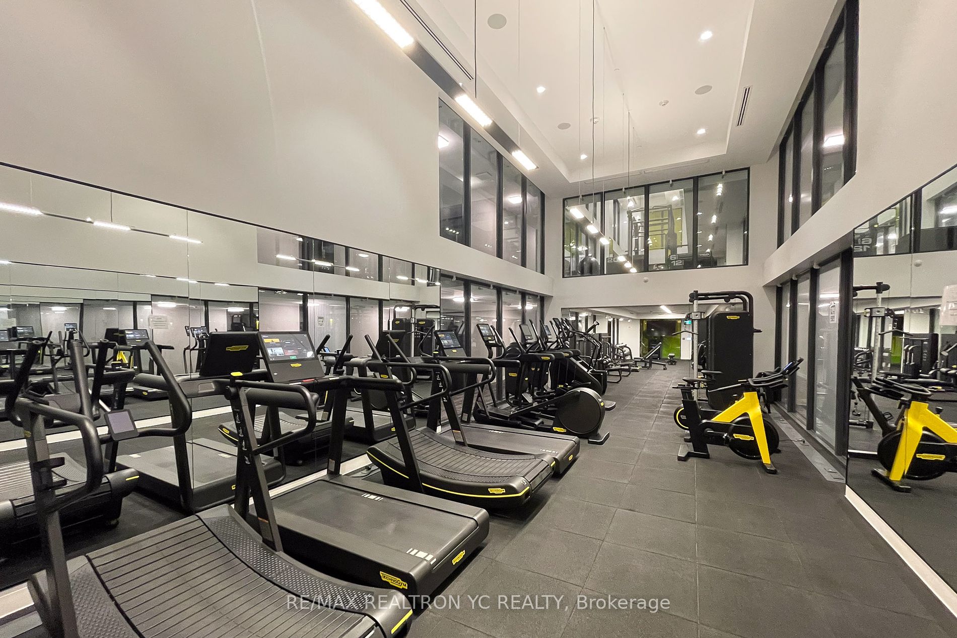 158 Front St E, #1616