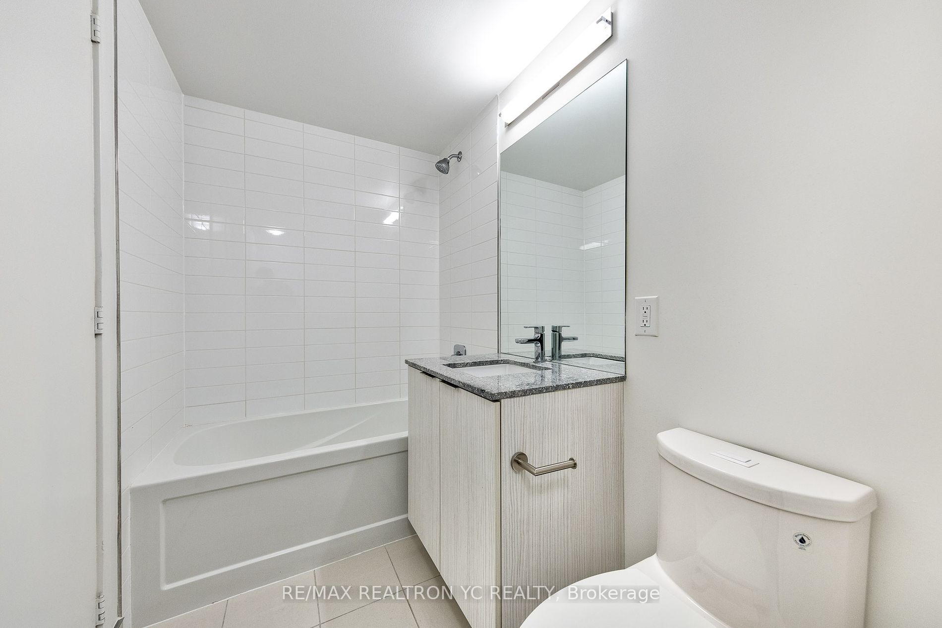 158 Front St E, #1616