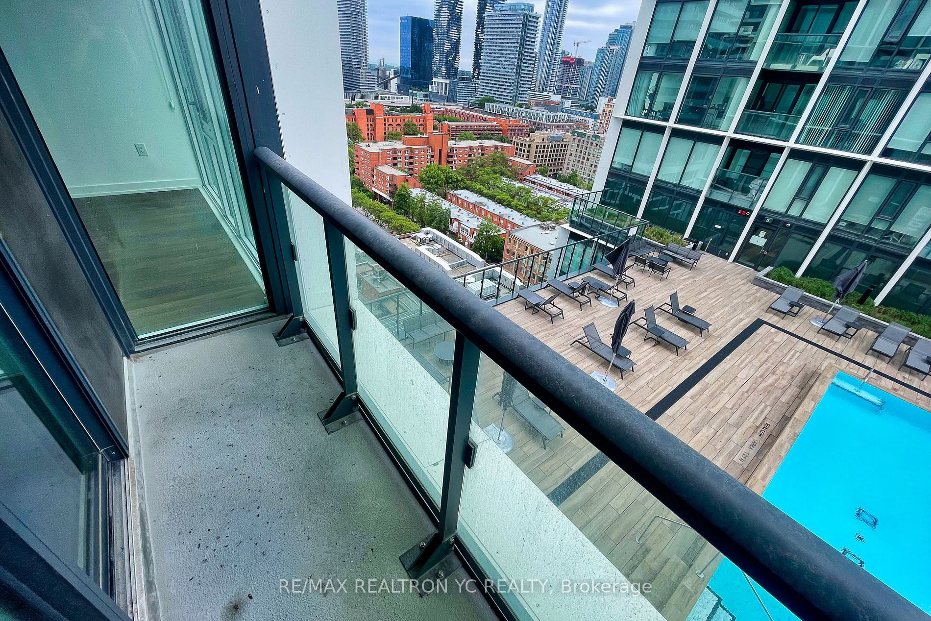 158 Front St E, #1616