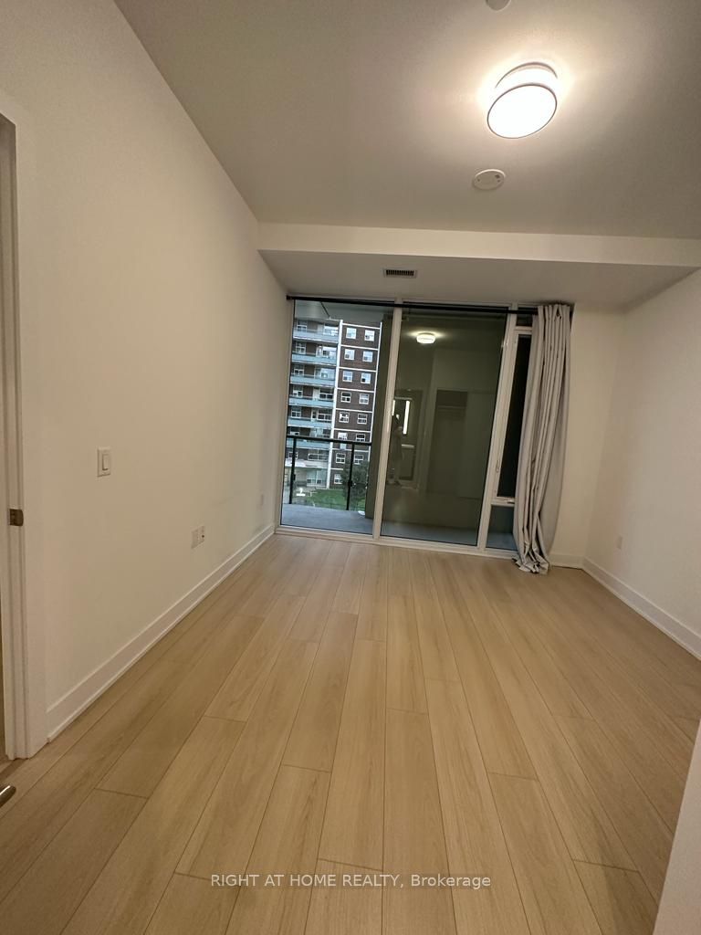 585 Bloor St E, #320