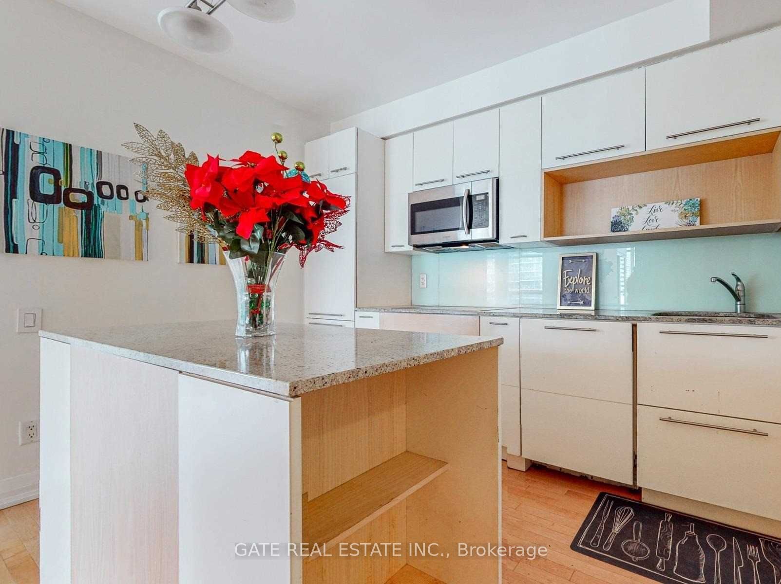 21 Carlton St, #1705