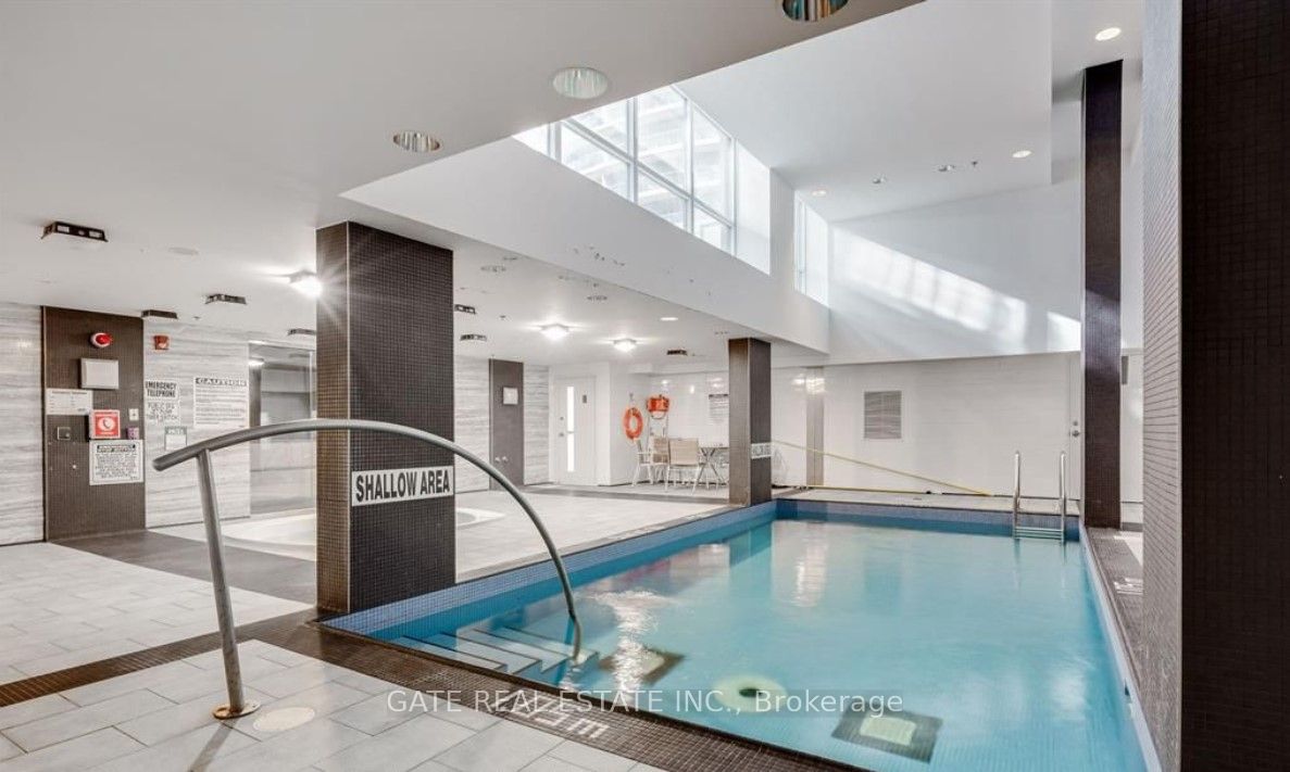 21 Carlton St, #1705