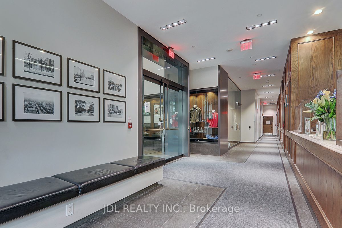 426 University Ave, #3201