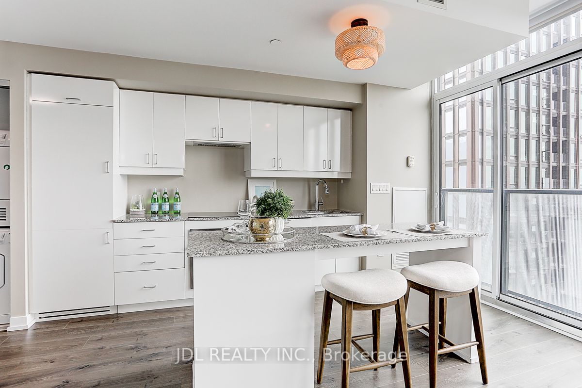 426 University Ave, #3201