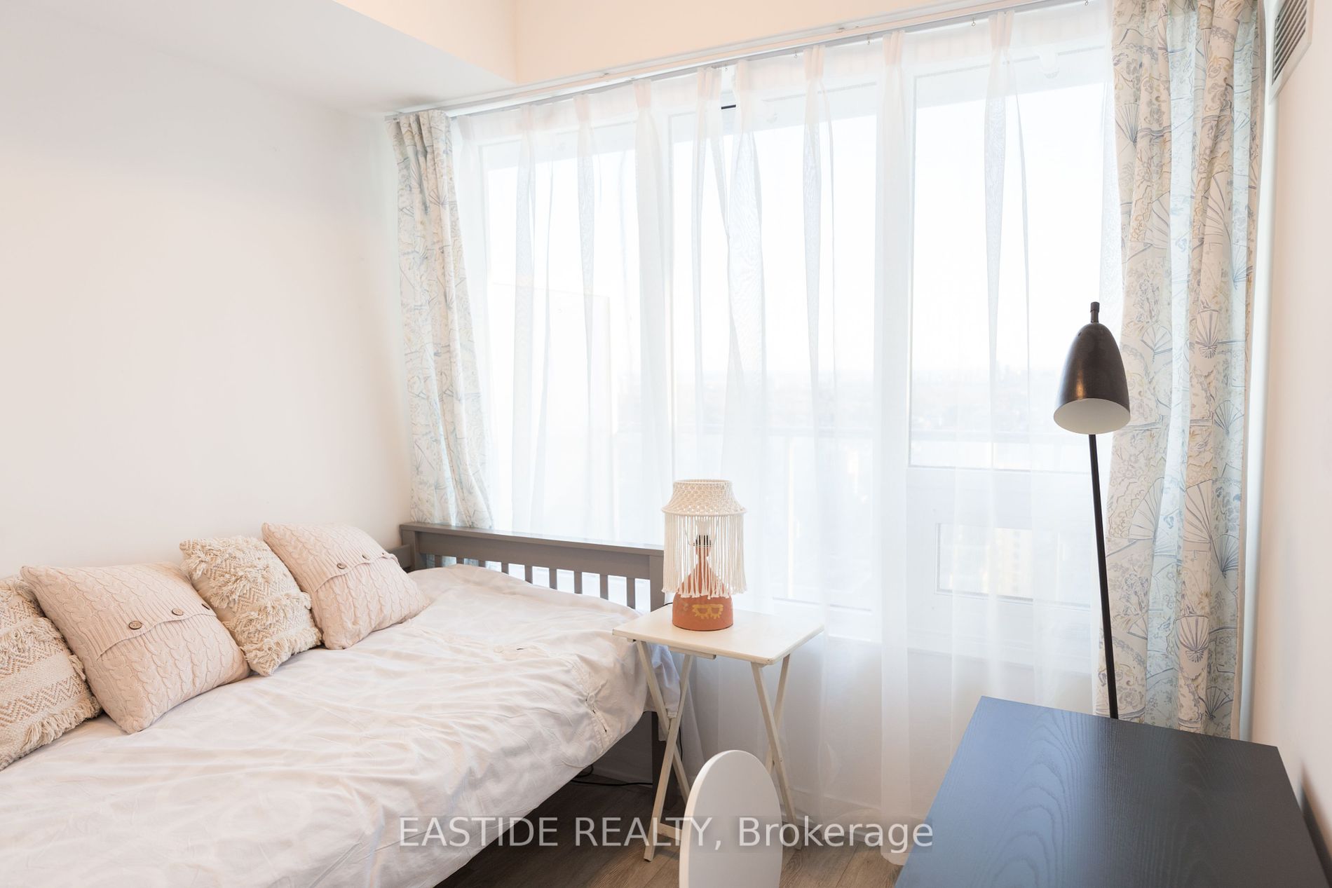 195 Redpath Ave, #3106