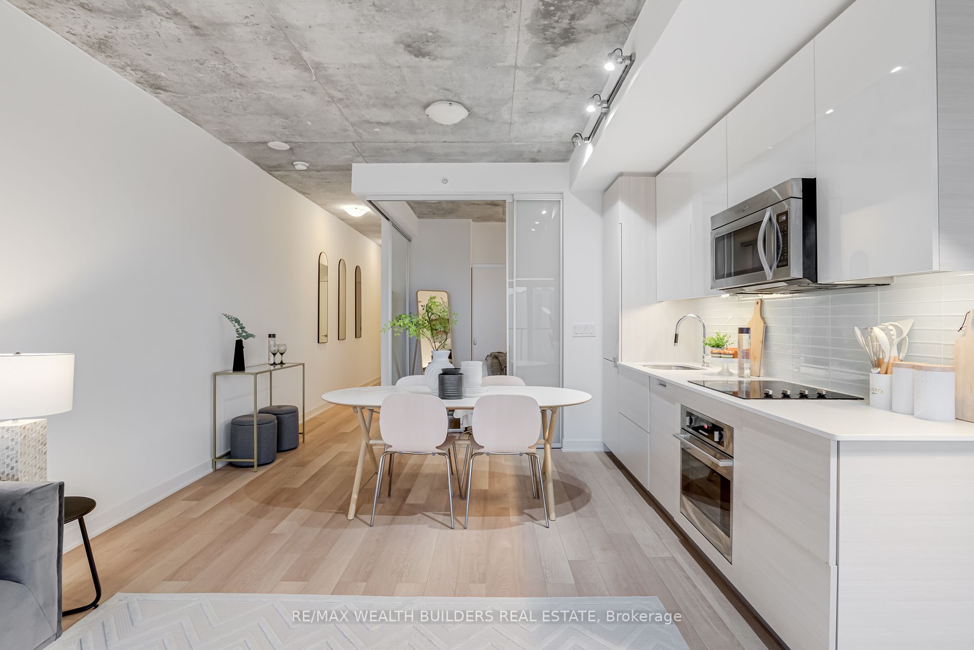 210 Simcoe St, #1706