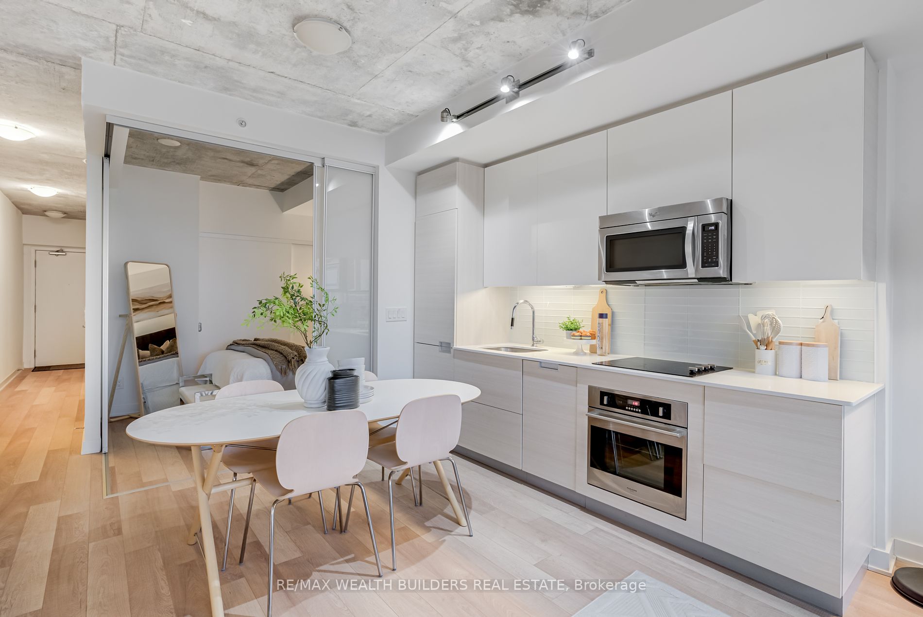 210 Simcoe St, #1706