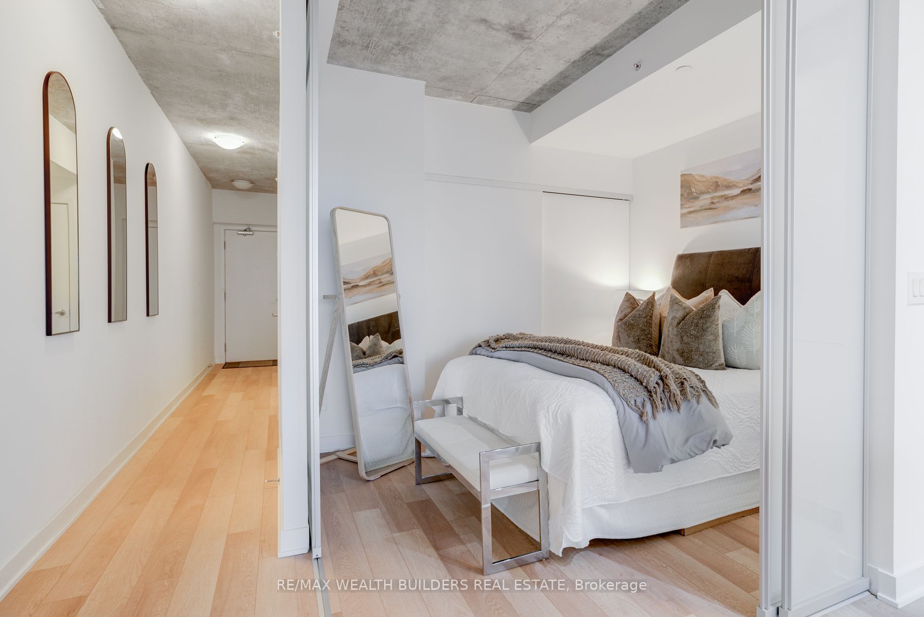 210 Simcoe St, #1706