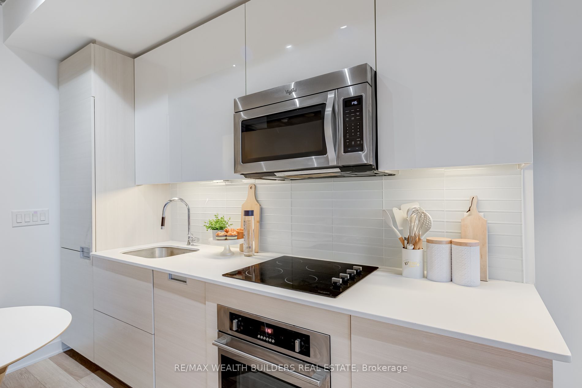 210 Simcoe St, #1706