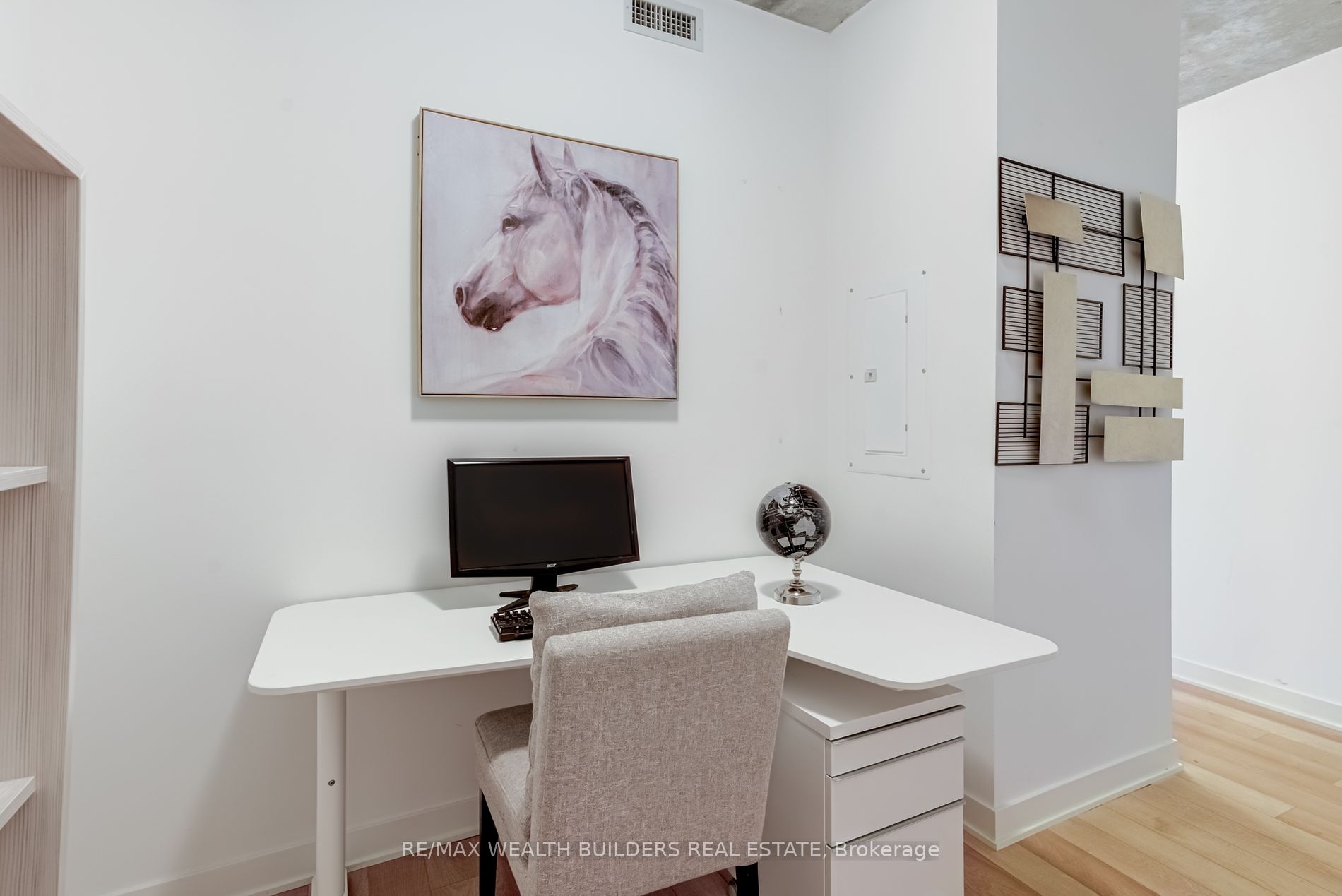 210 Simcoe St, #1706