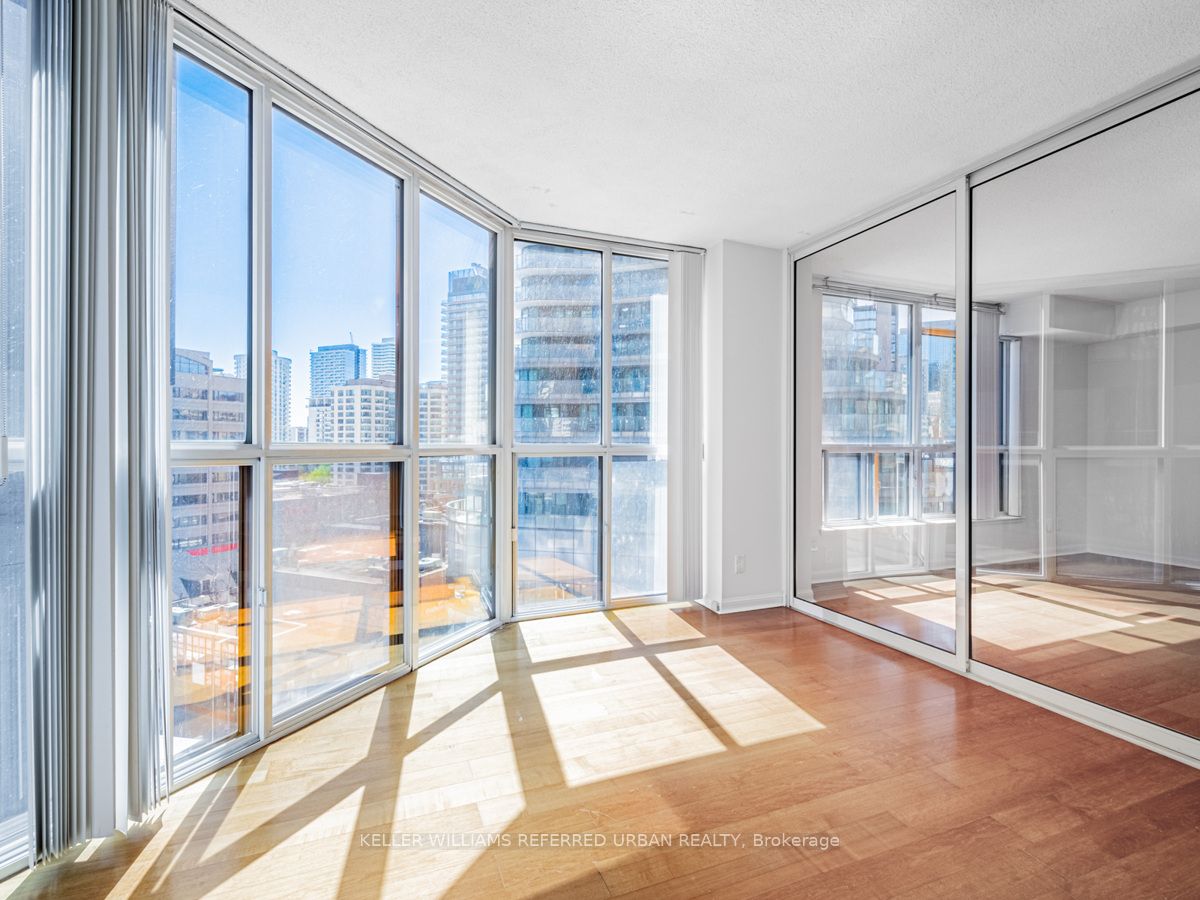 24 Wellesley St W, #911