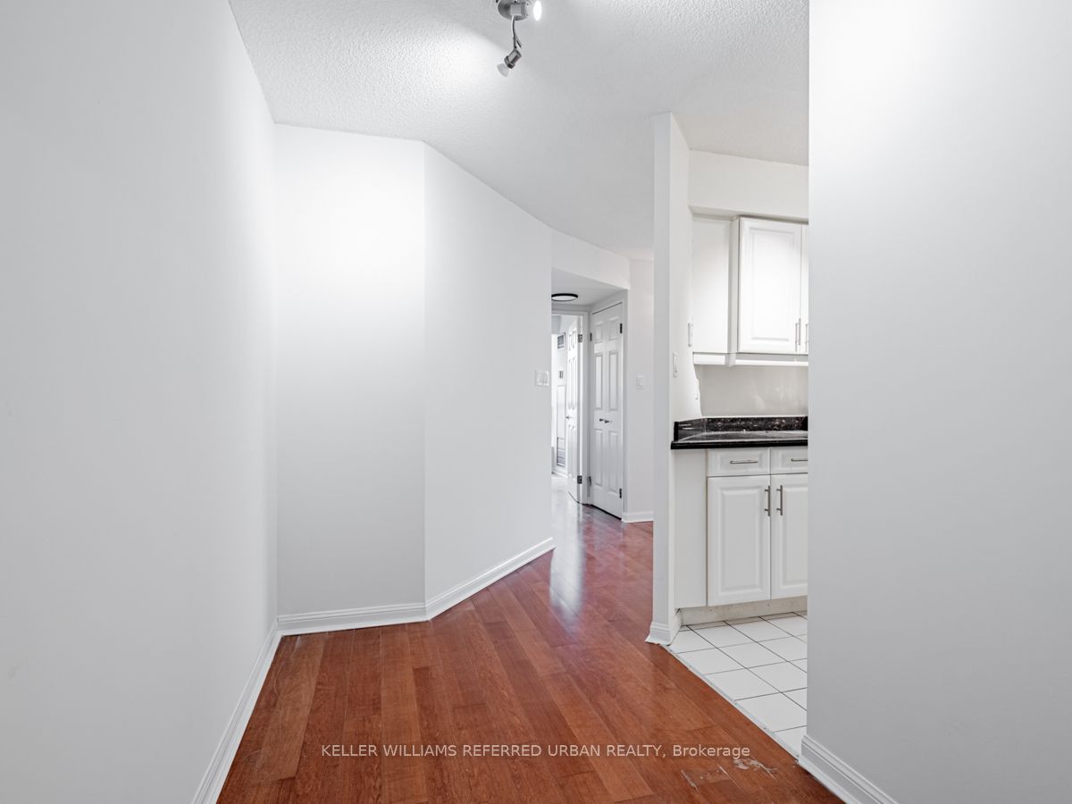 24 Wellesley St W, #911
