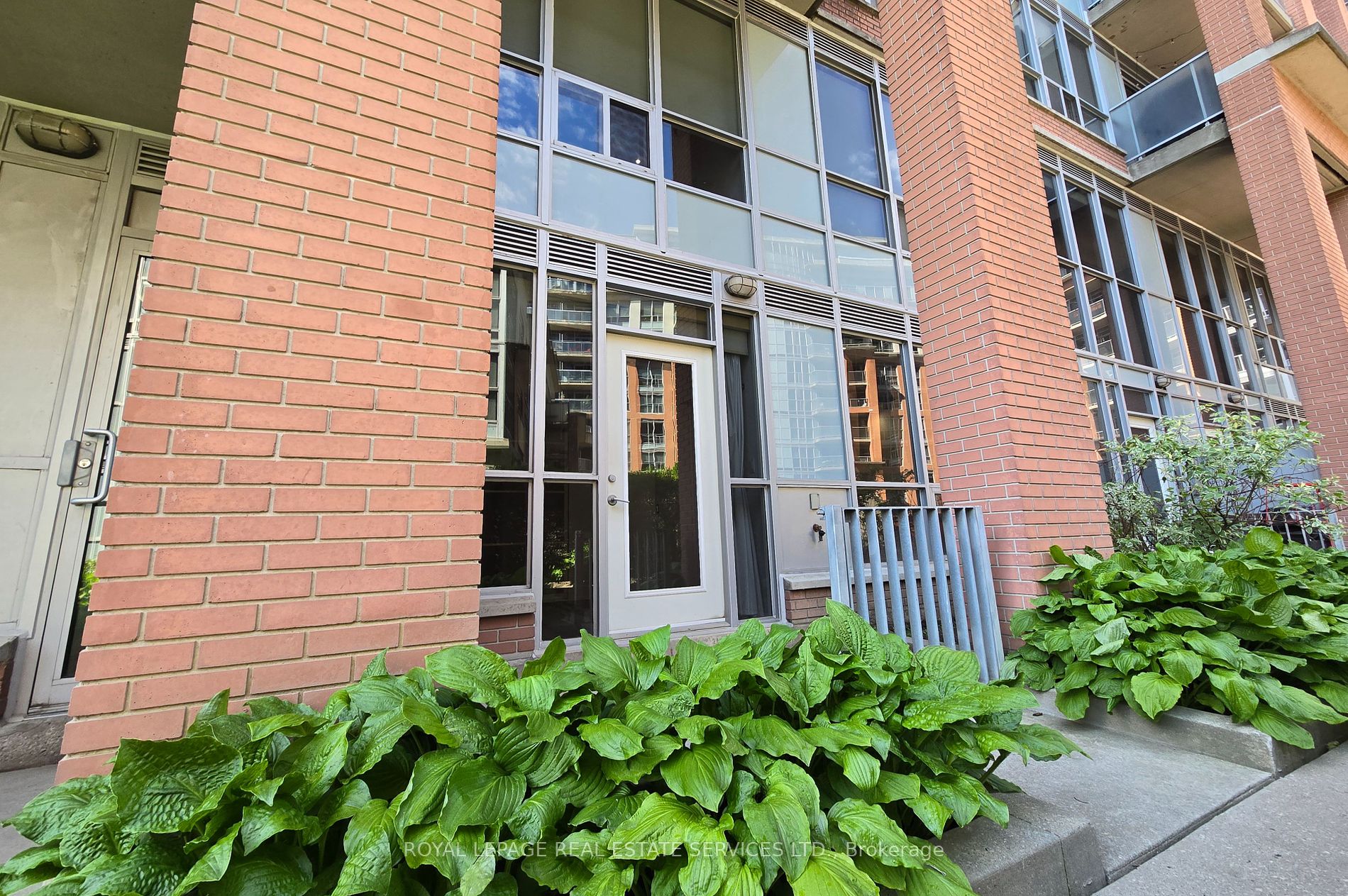 1 Shaw St, #106