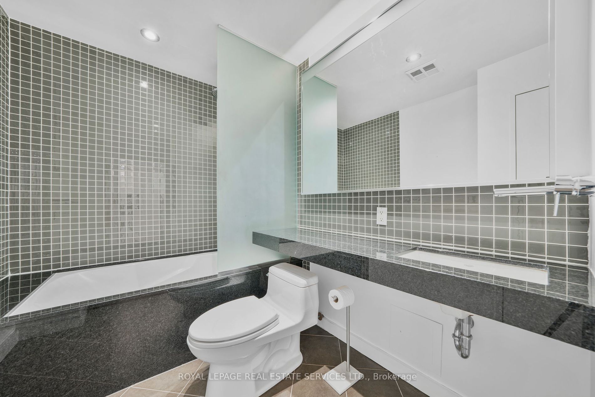 1 Shaw St, #106