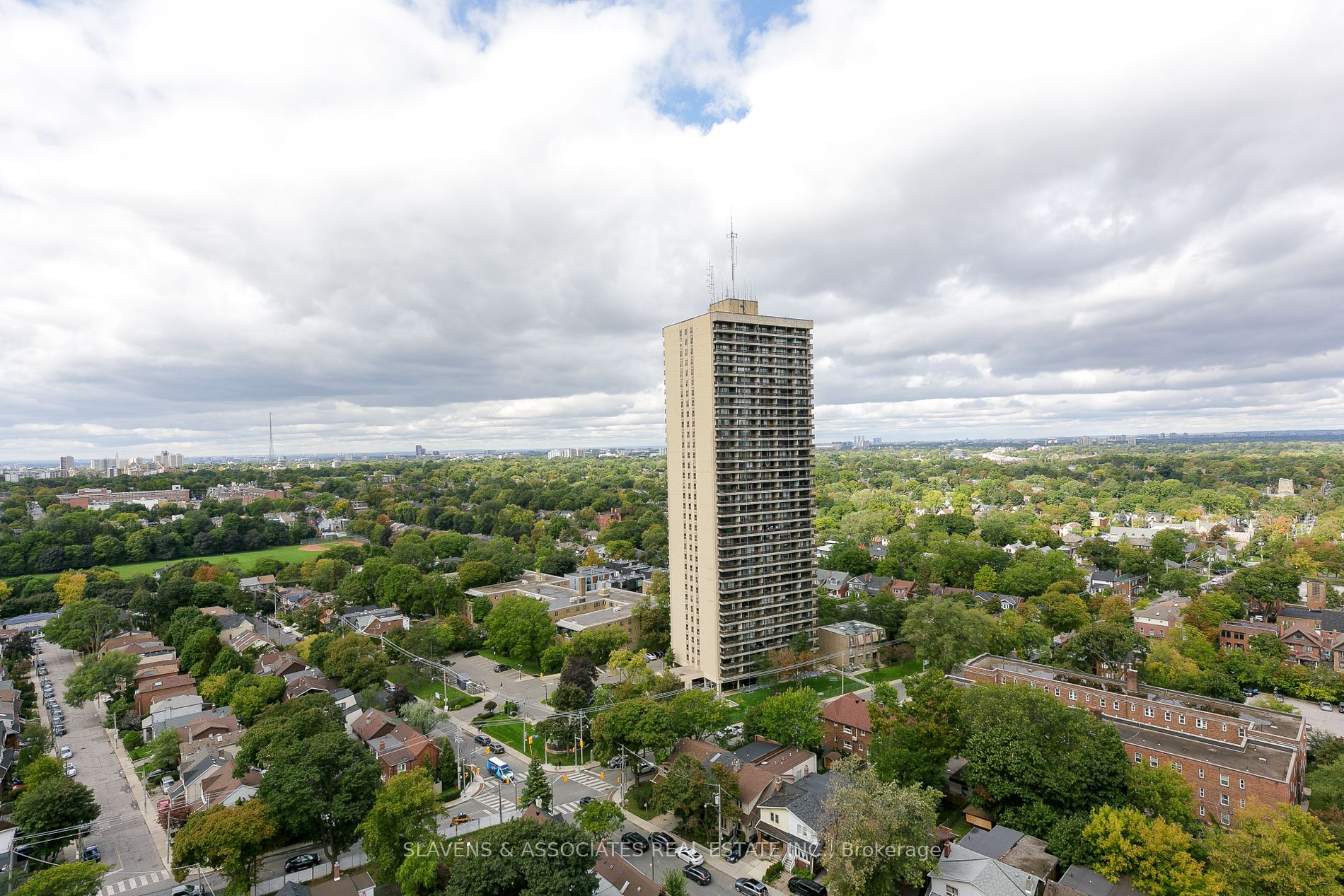 33 Helendale Ave, #1813