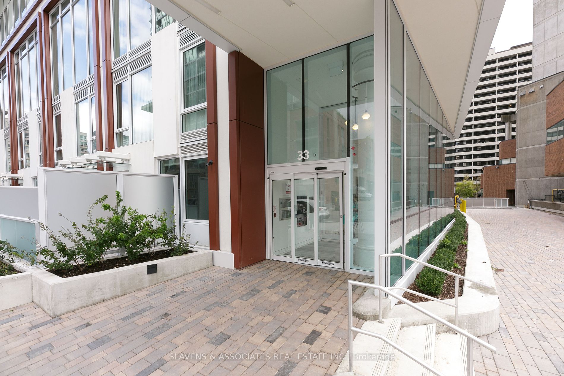 33 Helendale Ave, #1813