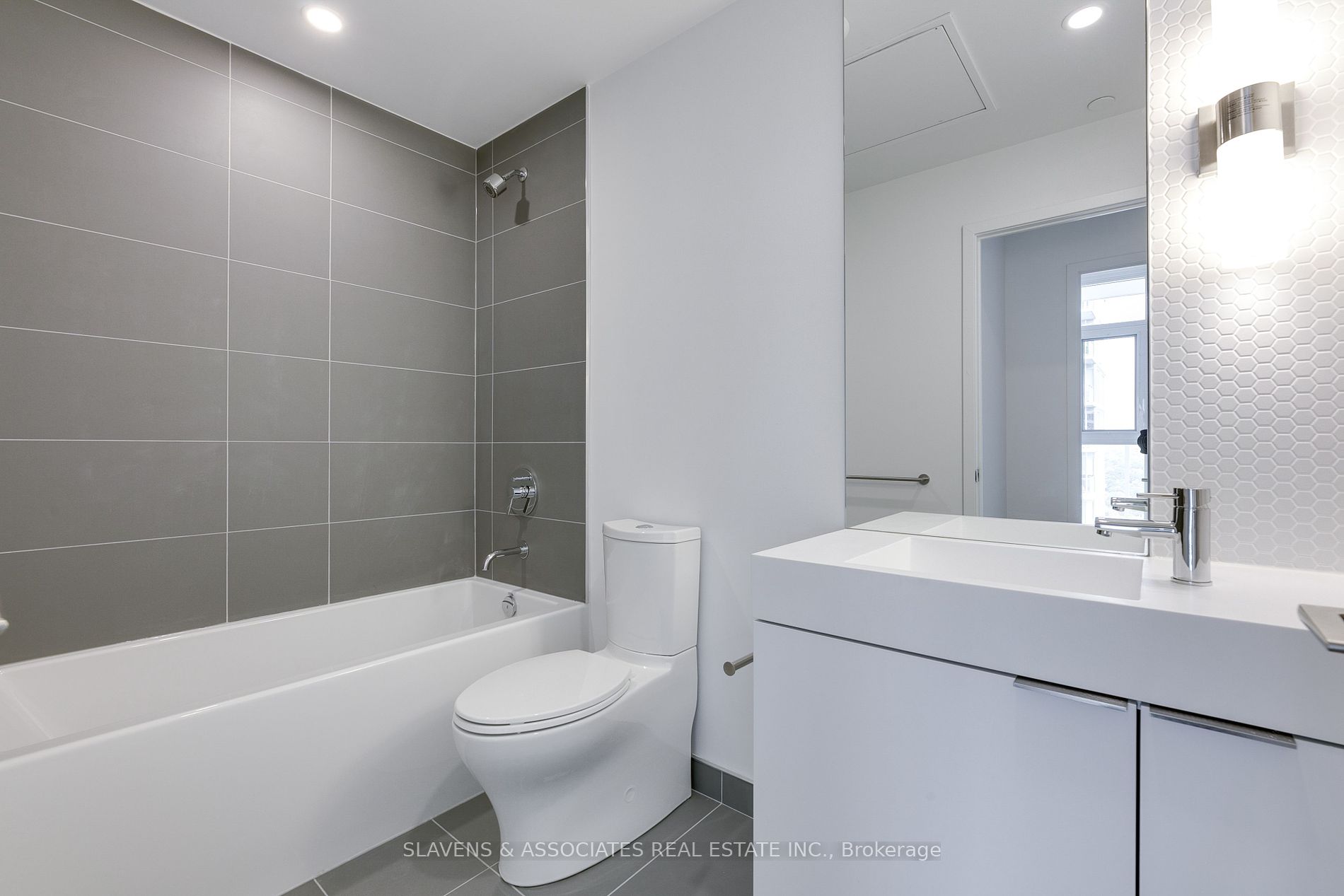33 Helendale Ave, #1813