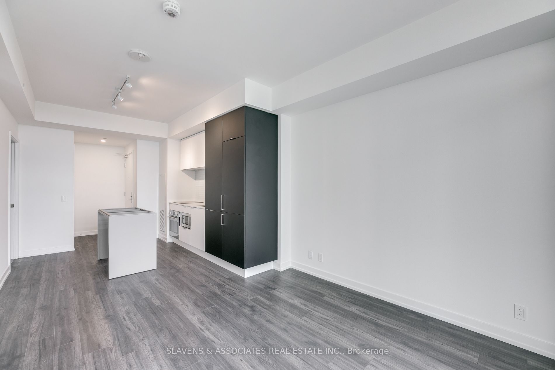 33 Helendale Ave, #1813