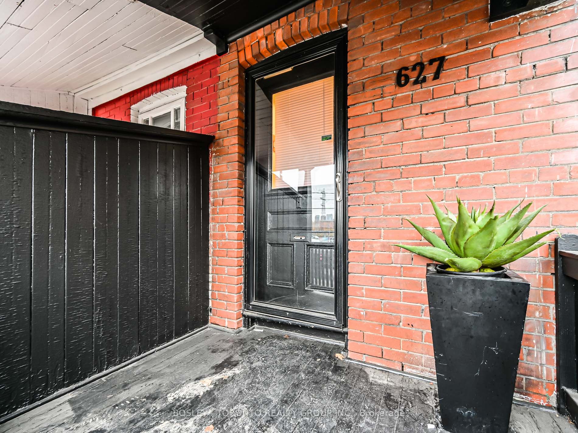 627 Dupont Street