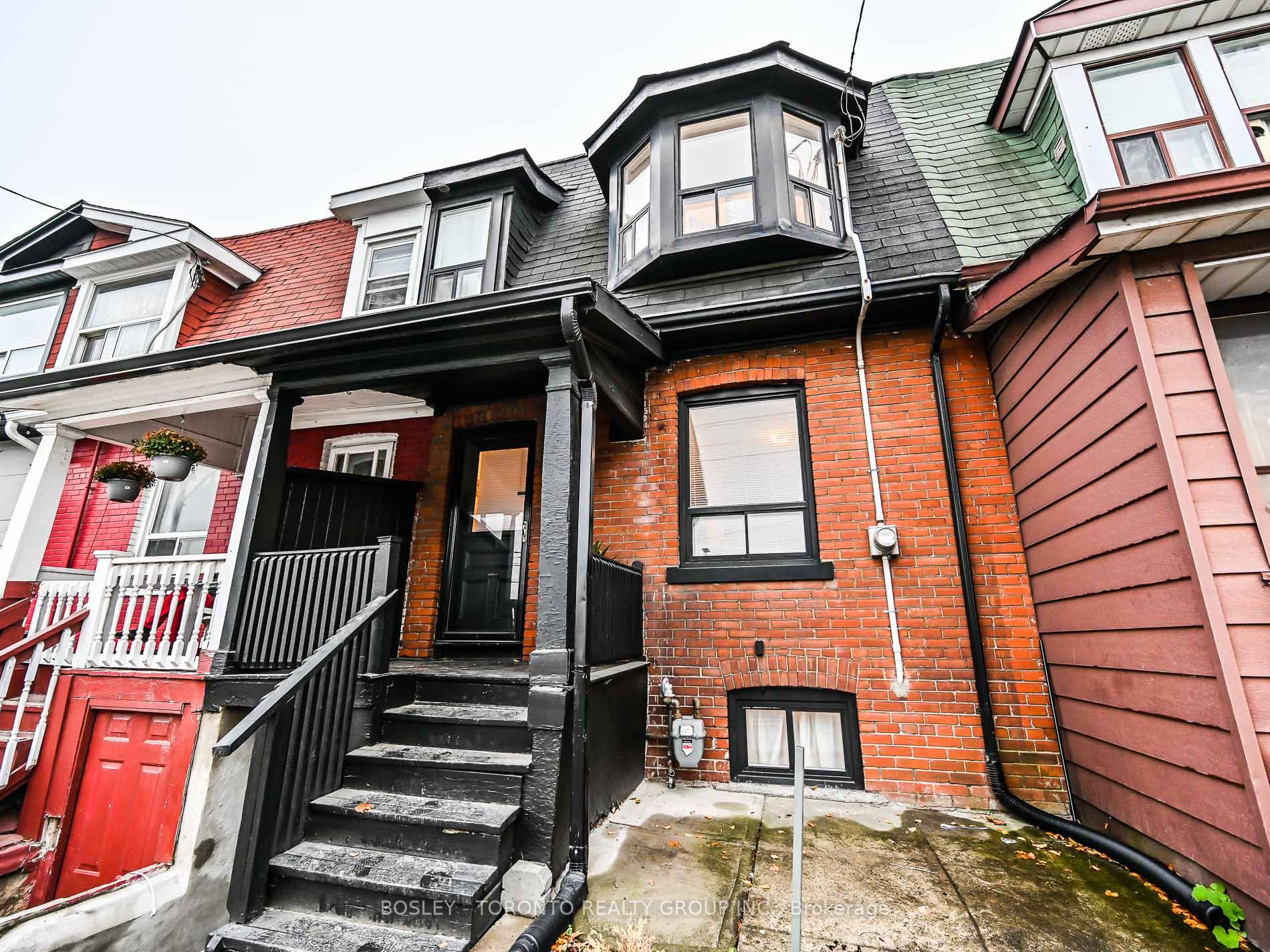 627 Dupont Street