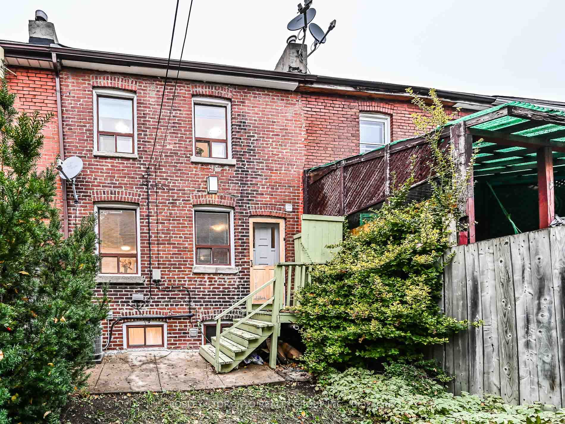 627 Dupont Street