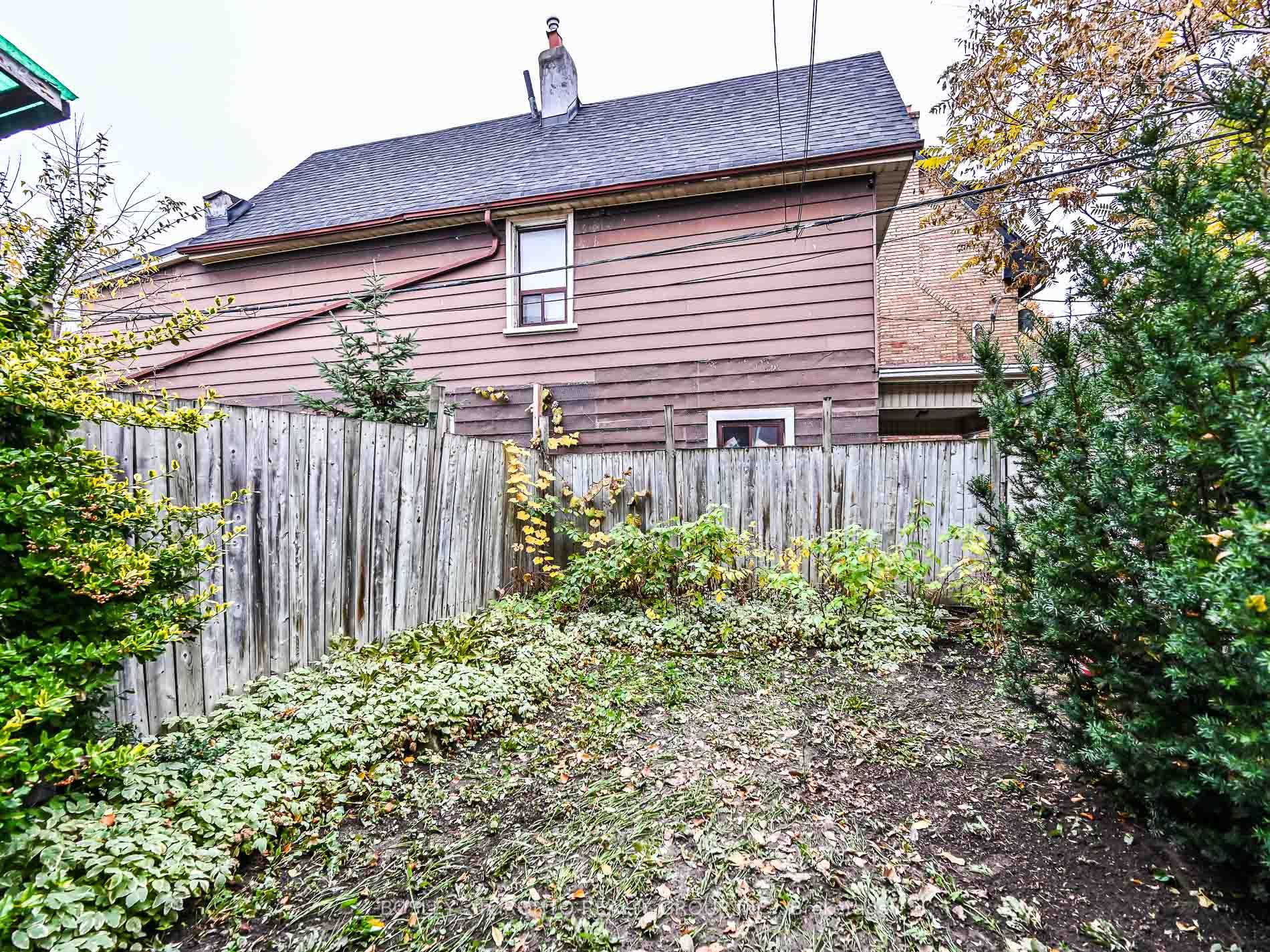 627 Dupont Street