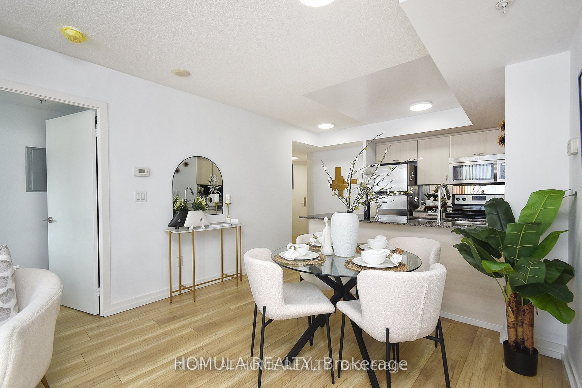 5740 Yonge St, #1102