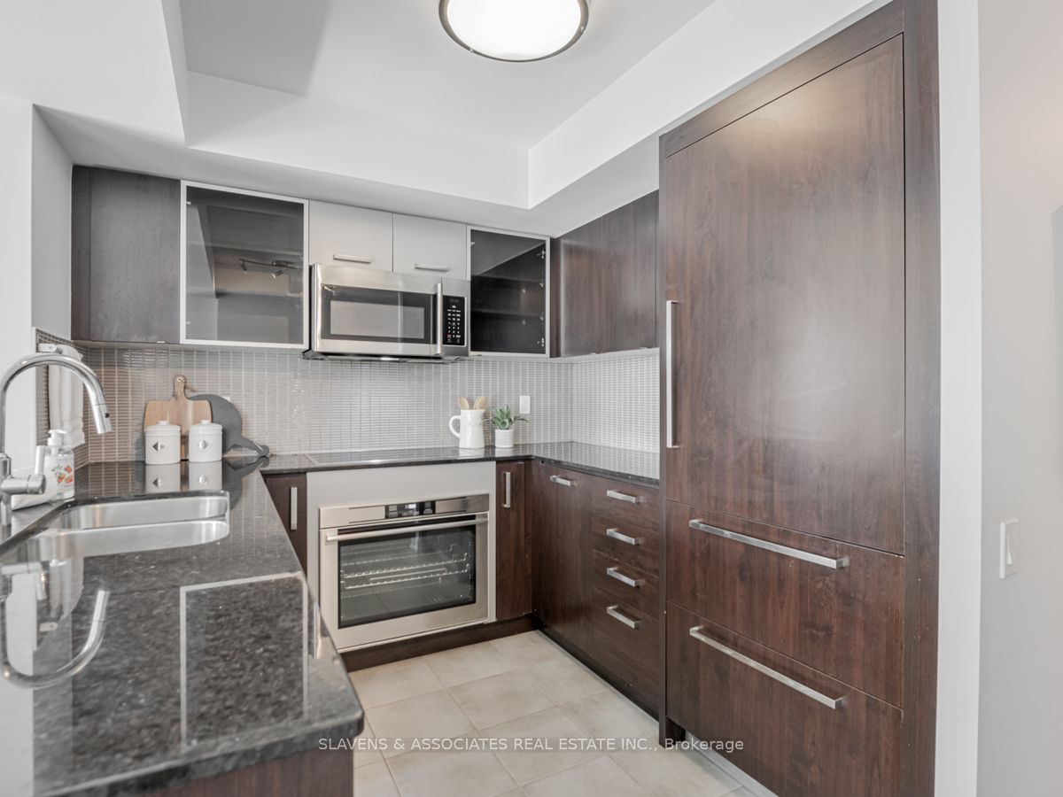5168 Yonge St, #815