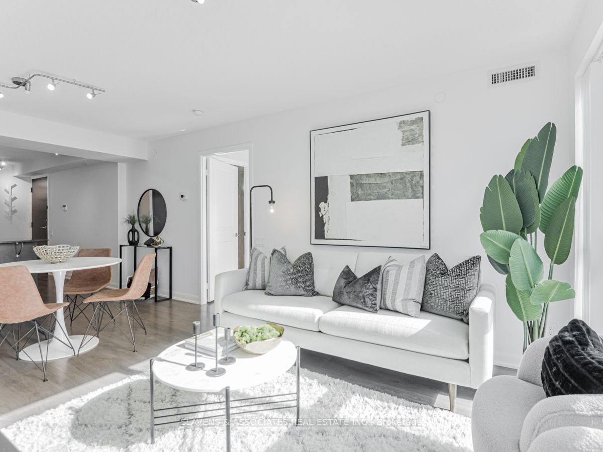 5168 Yonge St, #815