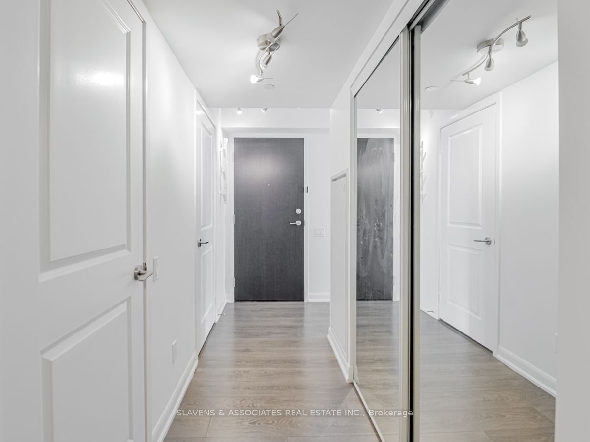 5168 Yonge St, #815