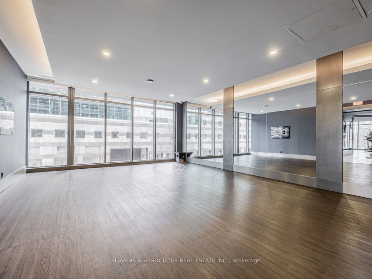 5168 Yonge St, #815