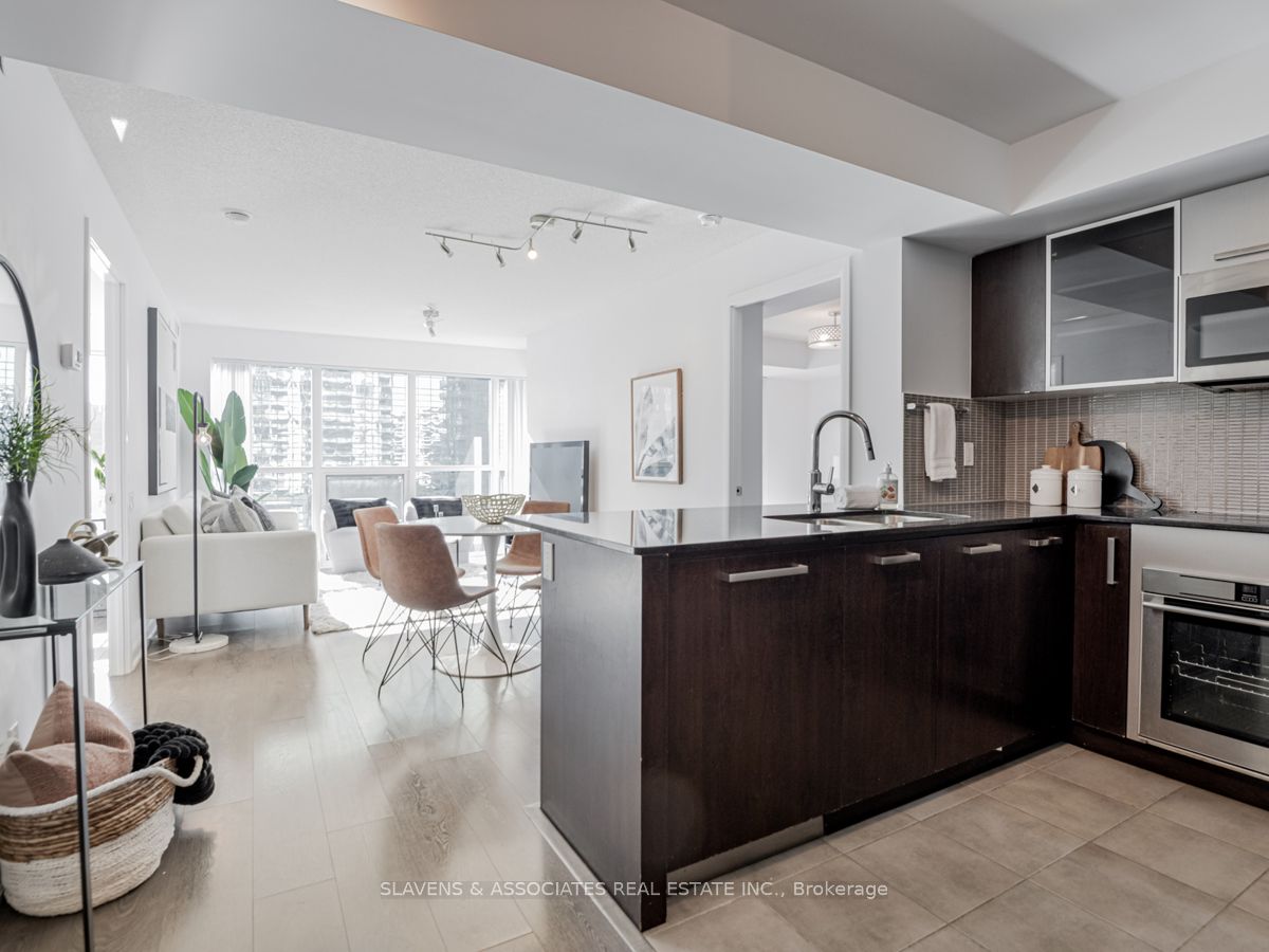 5168 Yonge St, #815