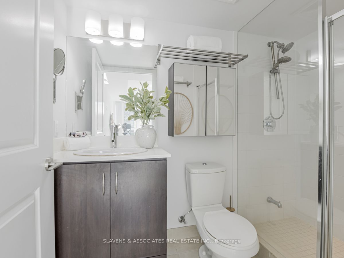 5168 Yonge St, #815