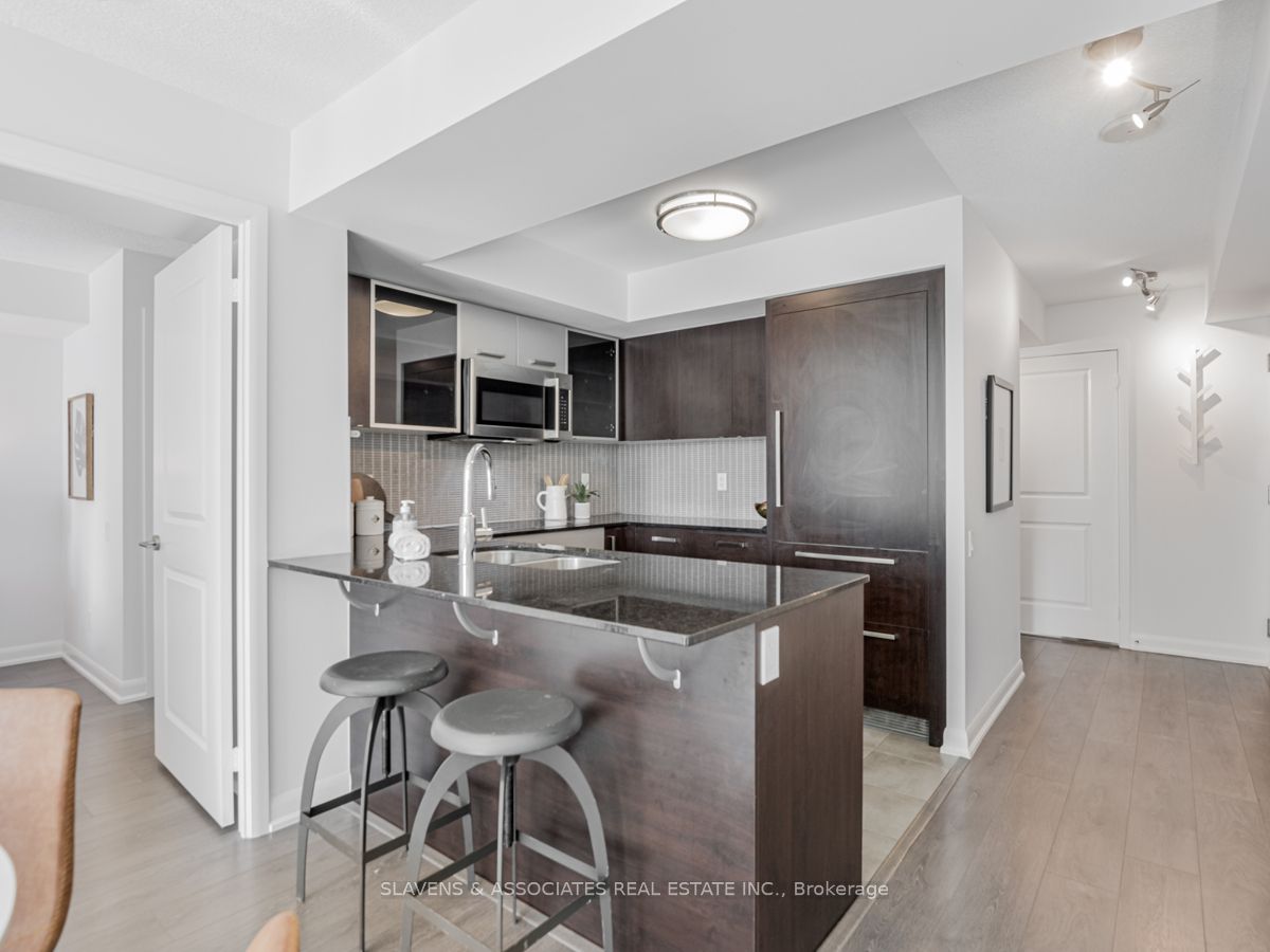 5168 Yonge St, #815