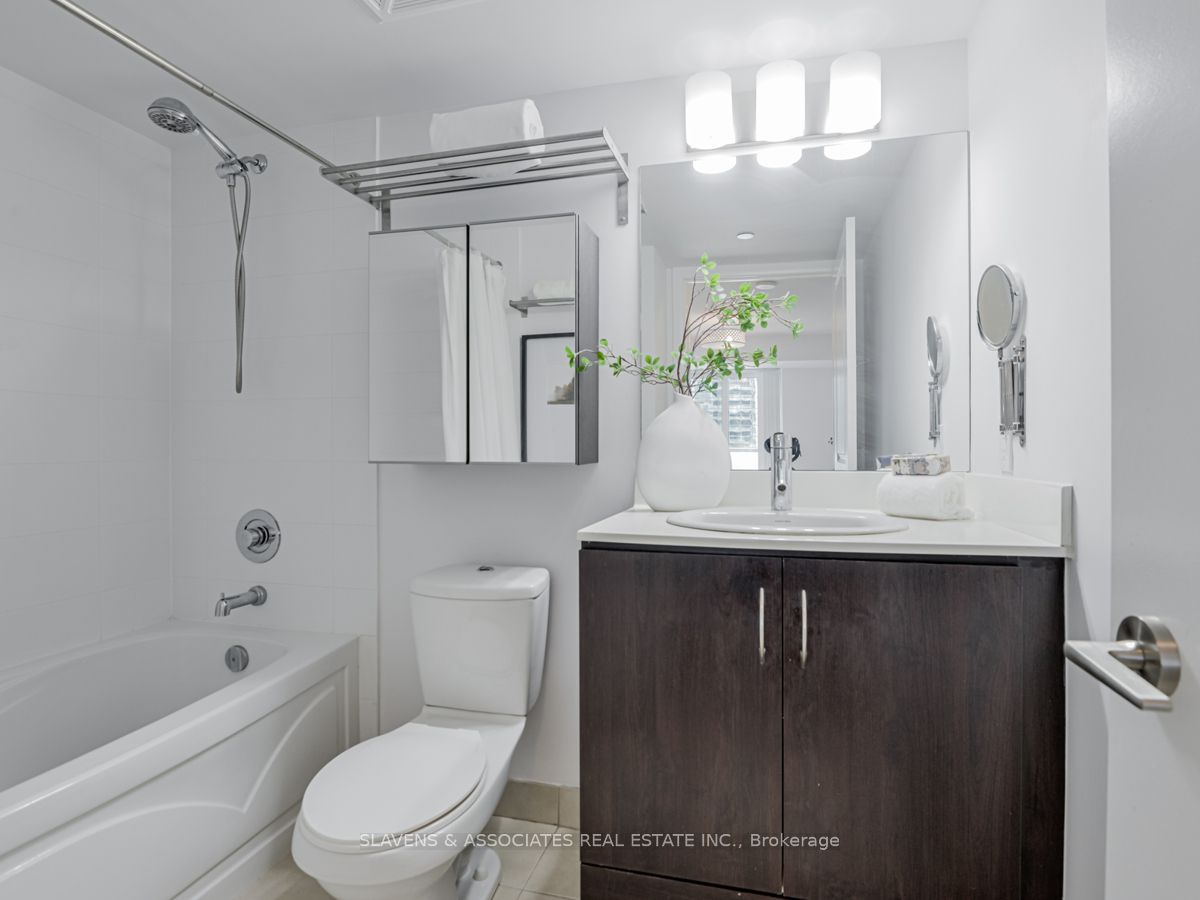5168 Yonge St, #815