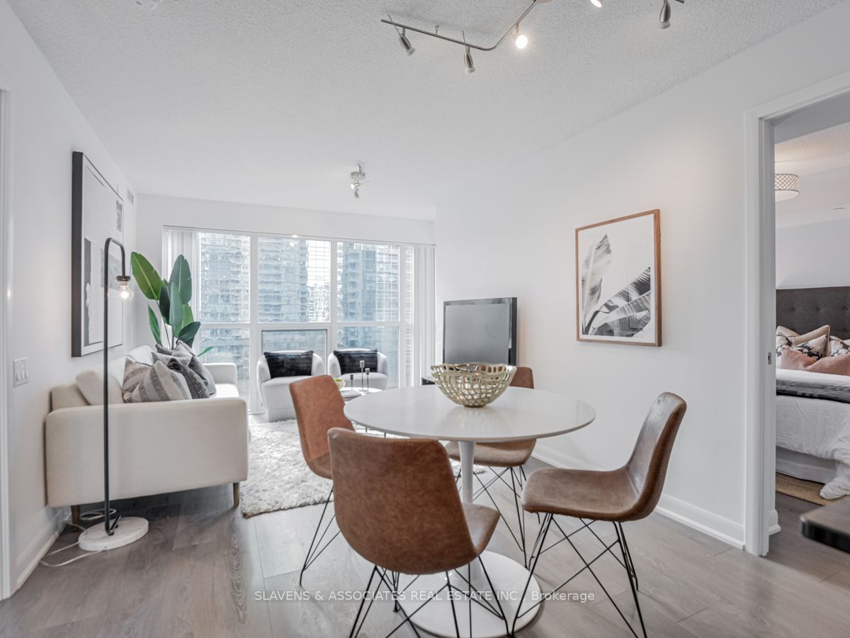 5168 Yonge St, #815