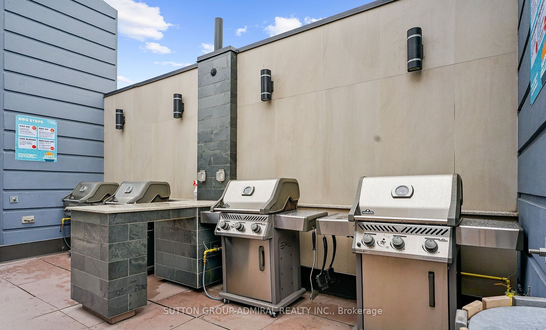 260 Queens Quay W, #1406