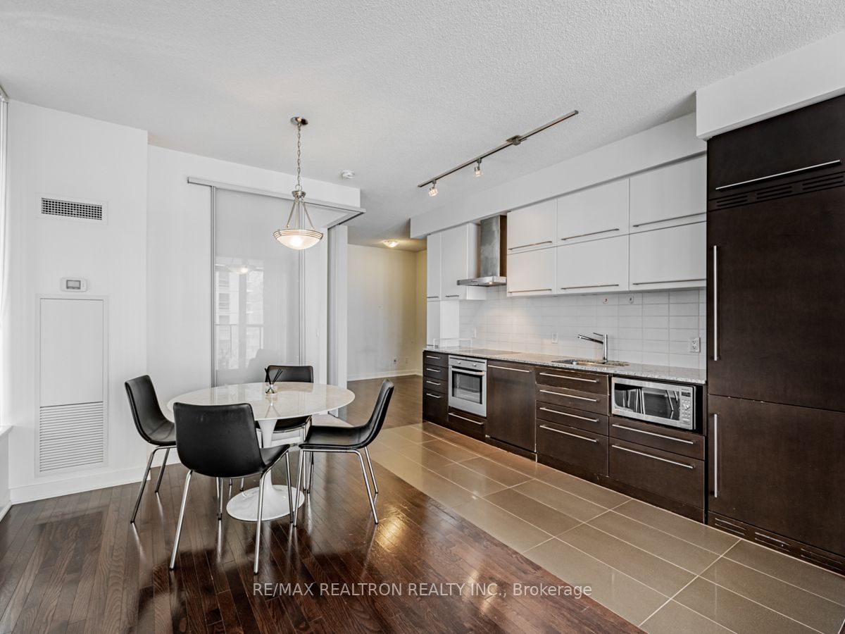 770 Bay Street, #1606