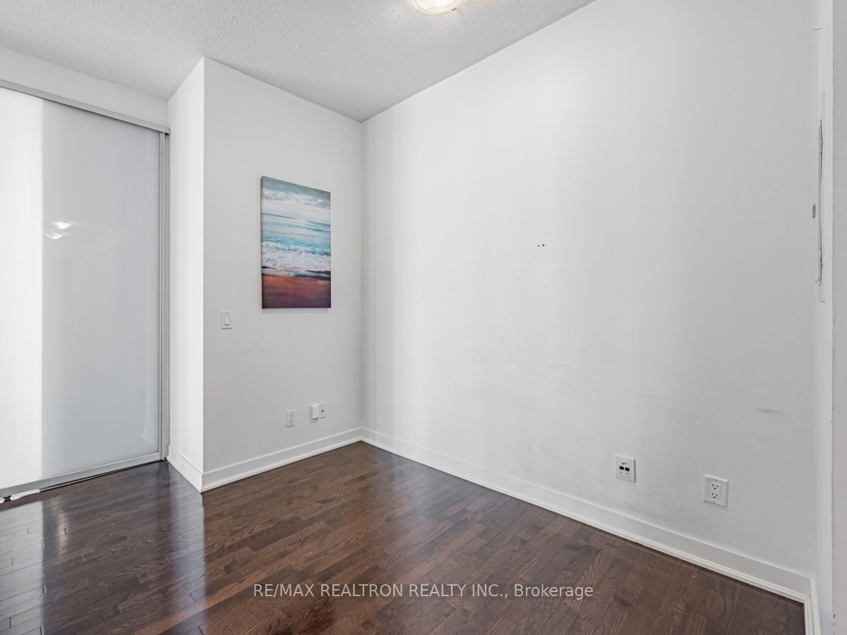 770 Bay Street, #1606