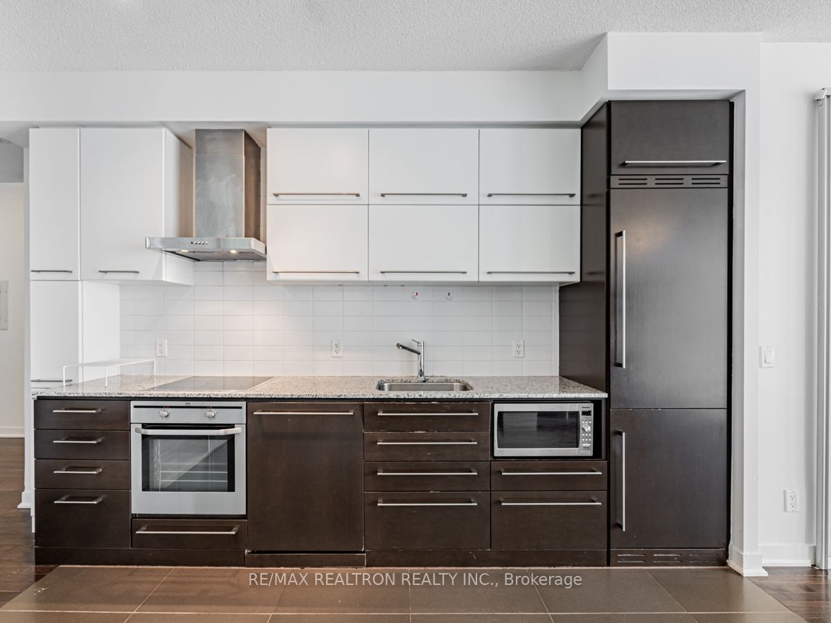 770 Bay Street, #1606